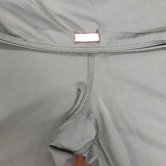 Old Navy Active Go Dry Running Crop 🎇🎇Mesh & Reflective Stripe🎇🎇 XL P - Picture 7 of 12